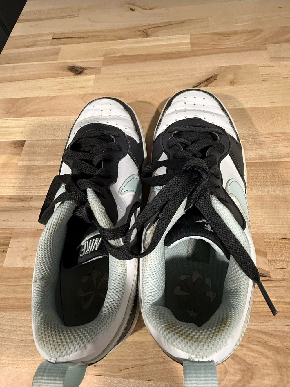 Nike court borough sneaker